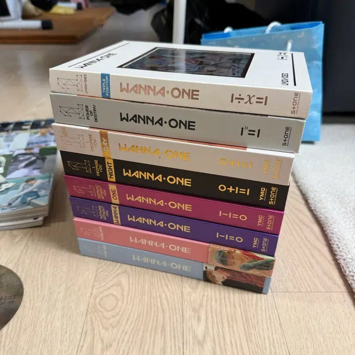 [BUNJANG] Wanna One Album &amp; Merchandise Bundle / 워너원 앨범(+굿즈) 판매(사진에 있는 것 모두)