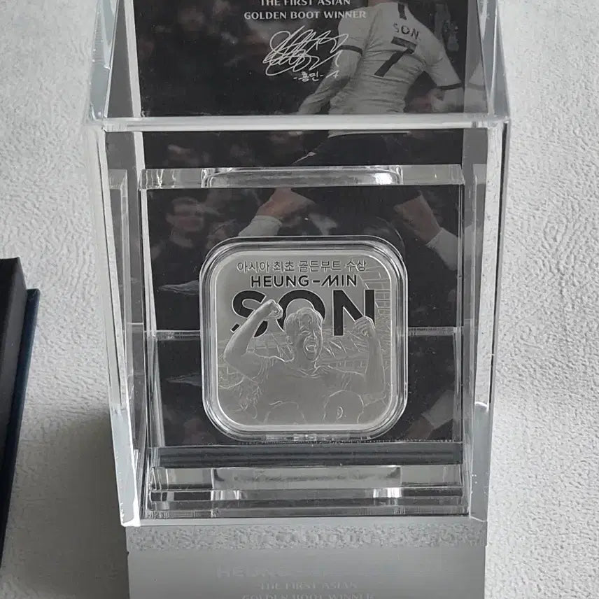 [BUNJANG] KOMSCO Sonny Golden Boot Commemorative Trophy-Shaped Silver Medal / [한국조폐공사] 손흥민 골든부트 수상 기념 트로피형 은메달 (풀구성)