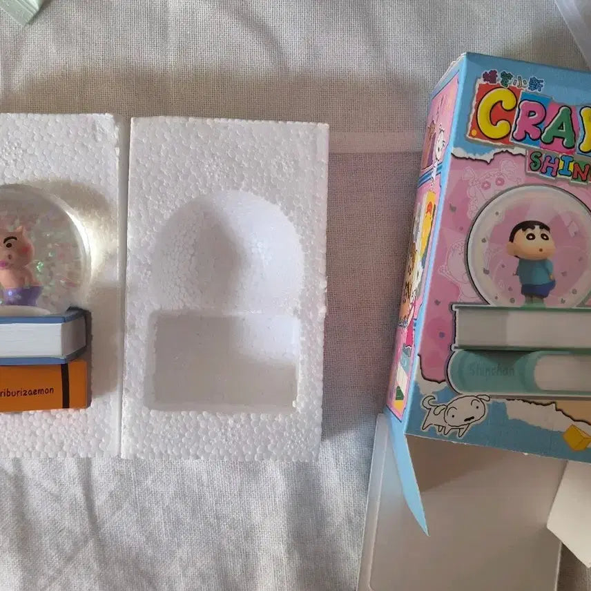 [BUNJANG] Crayon Shin-chan Buriburi Snow Globe / 짱구 부리부리 스노우볼
