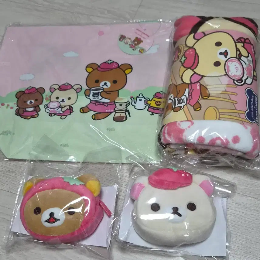 [BUNJANG] Ediya Strawberry Rilakkuma Pouch, Blanket, Reusable Bag Bundle Set / (무배)이디야 딸기 리락쿠마 굿즈 일괄