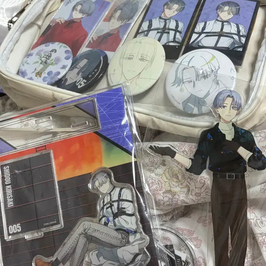 [BUNJANG] Kirisae Shidou Goods Acrylic Stand, Badge, Strap Set / 키리사키 시도우 굿즈 판매