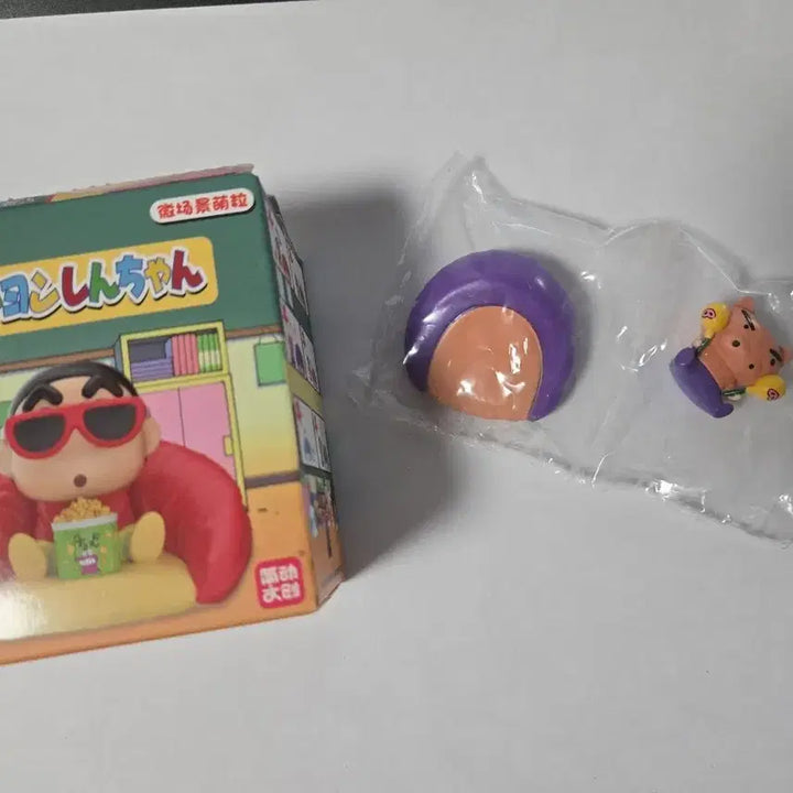 [BUNJANG] Crayon Shin-chan Sofa Figure (Buriburi) New / 짱구 소파피규어(부리부리) 판매합니다(새제품)