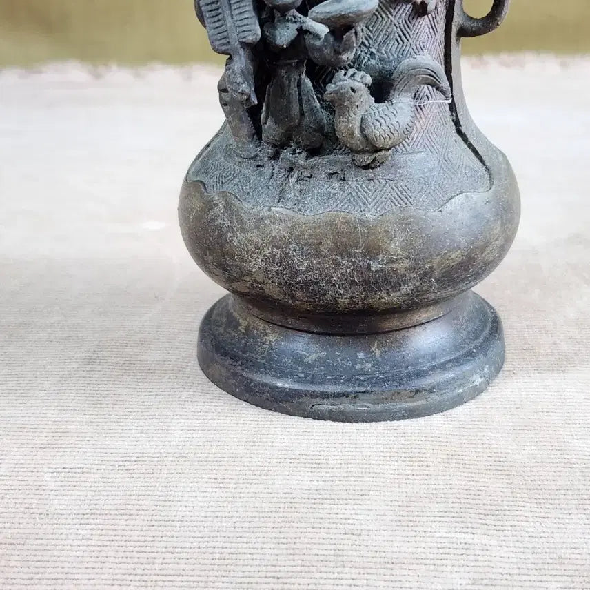 [BUNJANG] Bronze Vase with Raised Child Motifs / 입체형 동자문양 출중한 청동화병