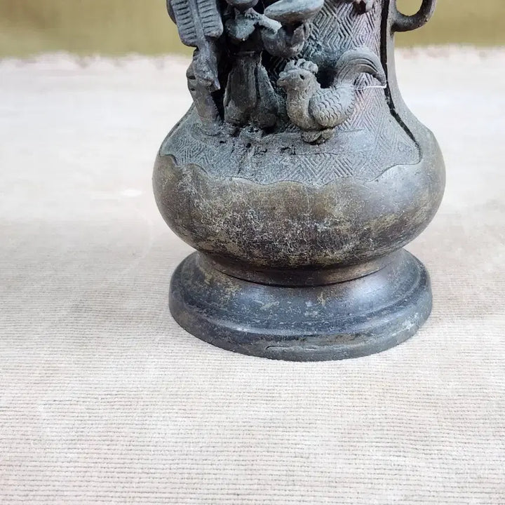 [BUNJANG] Bronze Vase with Raised Child Motifs / 입체형 동자문양 출중한 청동화병