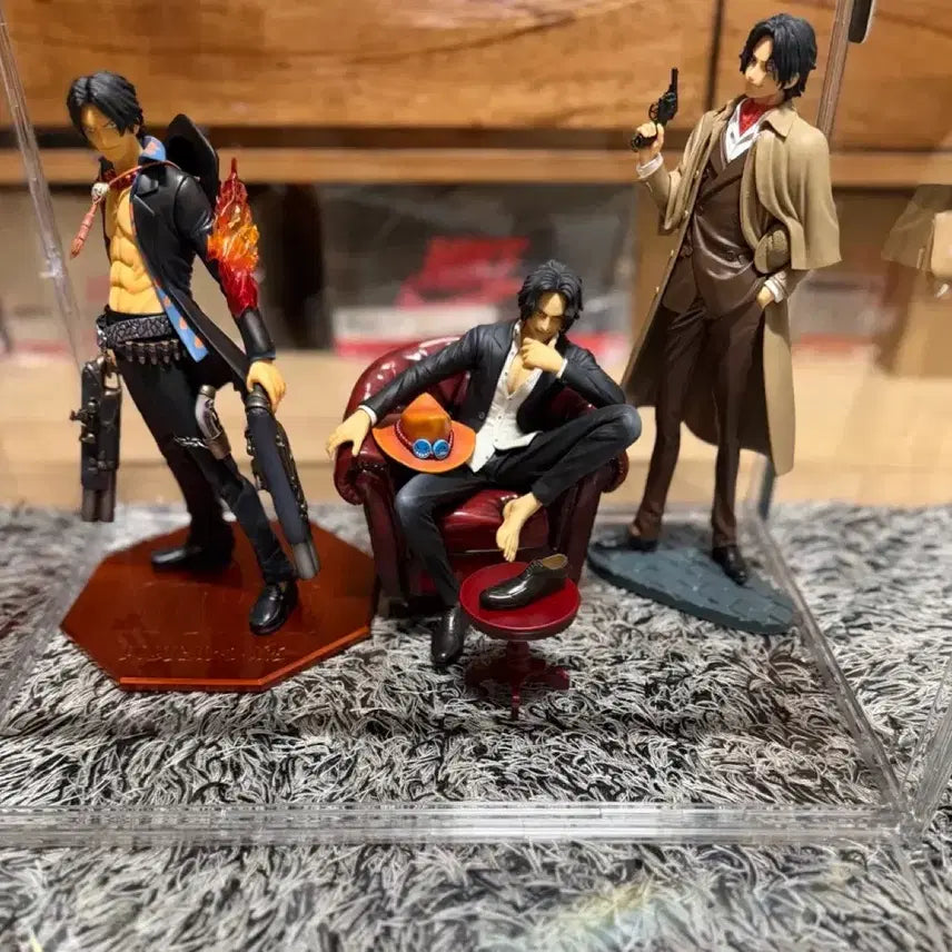 [BUNJANG] One Piece Portgas D. Ace Posed Figure (Authentic) / 원피스 에이스 좌상