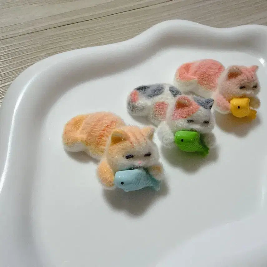 [BUNJANG] Cheesey Cat Tricolor Cat Figure 3-Set / 치즈냥 삼색 고양이 피규어 3종 세트