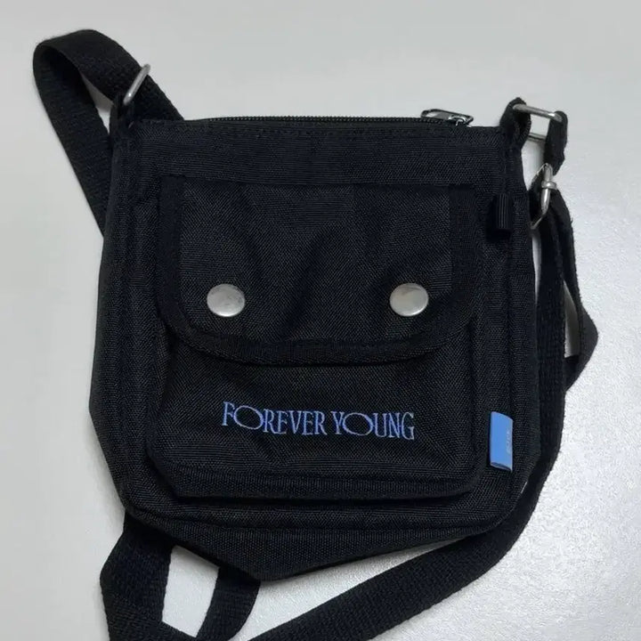 [BUNJANG] DAY6 FOREVER YOUNG Crossbody Bag / 데이식스 포에버영 크로스백 원가이하