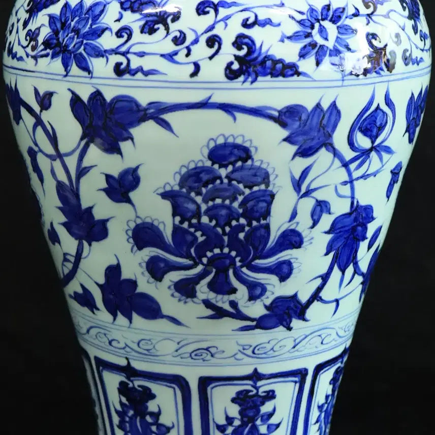 [BUNJANG] Blue-and-White Peony Motif MaeByeong Vase / 중국 도자기 청화 모란문 매병
