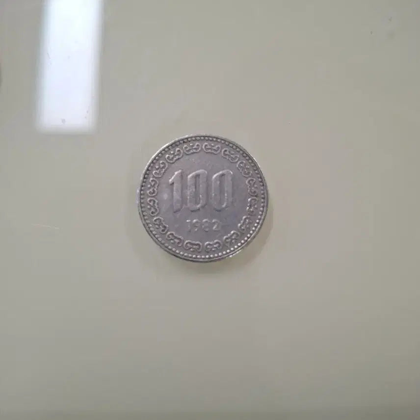 [BUNJANG] 1982 Rare 100 Won Coin / 1982년도 희귀동전