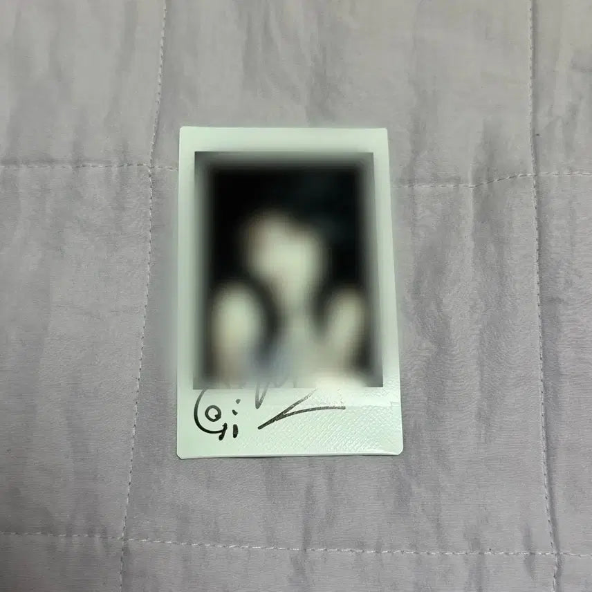 [BUNJANG] R E S E N N E May Autographed Polaroid / 리센느 메이 친필싸인 폴라로이드 폴라