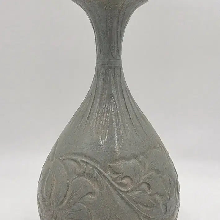 [BUNJANG] Celadon Engraved Peony &amp; Arabesque Pattern Vase / 청자음각모란당초문옥호춘병