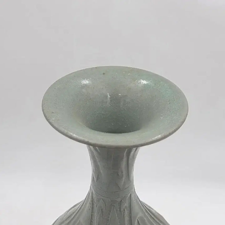 [BUNJANG] Celadon Engraved Peony &amp; Arabesque Pattern Vase / 청자음각모란당초문옥호춘병