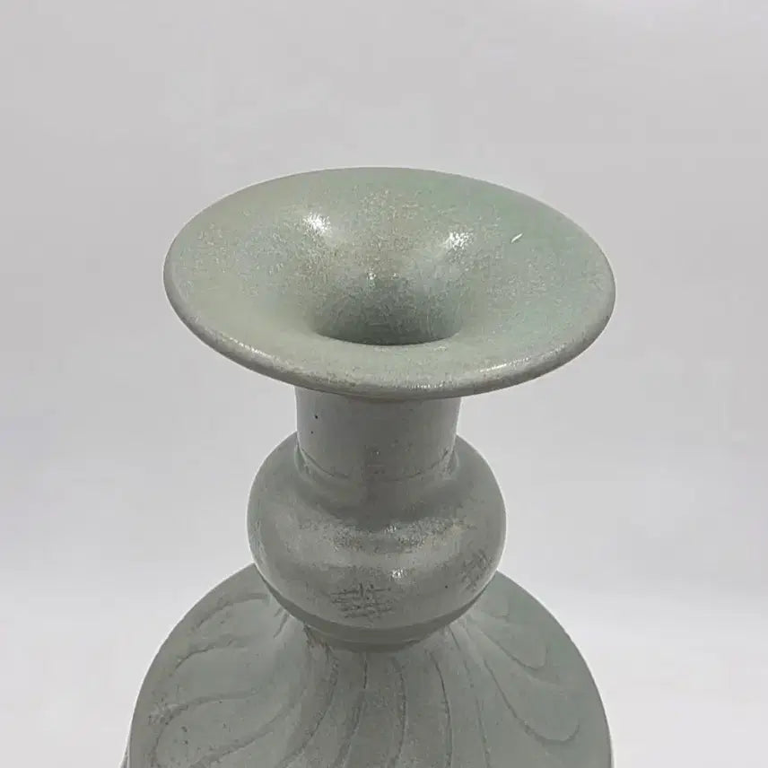 [BUNJANG] Incised Peony Scroll Vase / 여요음각모란문병