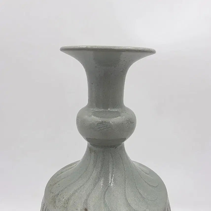 [BUNJANG] Incised Peony Scroll Vase / 여요음각모란문병
