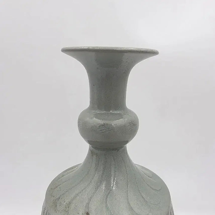 [BUNJANG] Incised Peony Scroll Vase / 여요음각모란문병