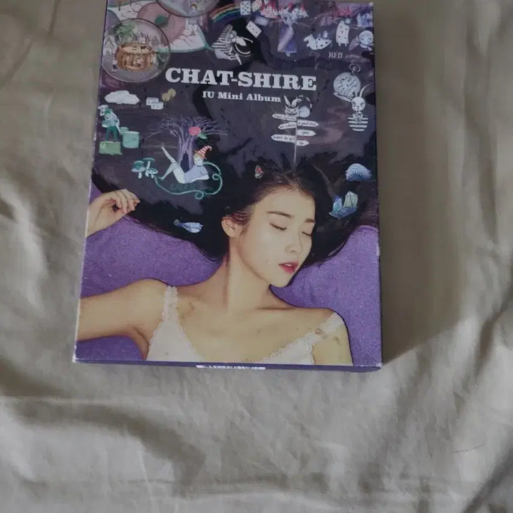 [BUNJANG] IU 5th Mini Album CHAT-SHIRE / 아이유 (IU) 미니앨범 5집 CHAT-SHIRE