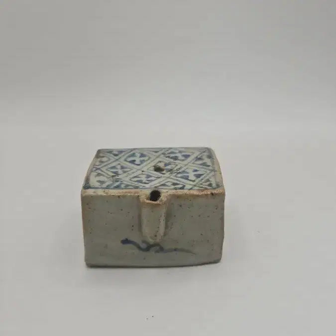 [BUNJANG] Blue and White Porcelain Square Inkstone Holder with Wan Character Motif / 청화백자 만자문 사각연적 골동품