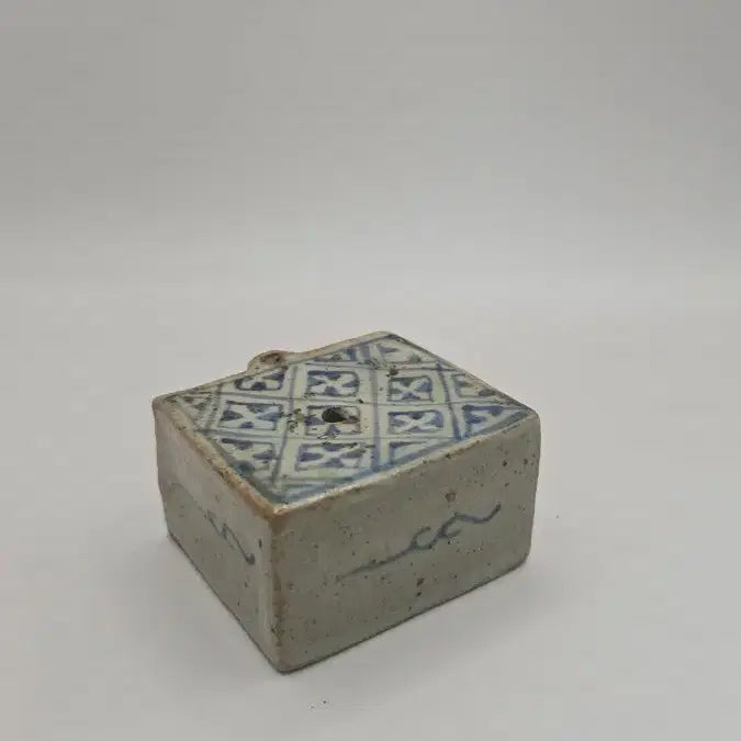 [BUNJANG] Blue and White Porcelain Square Inkstone Holder with Wan Character Motif / 청화백자 만자문 사각연적 골동품