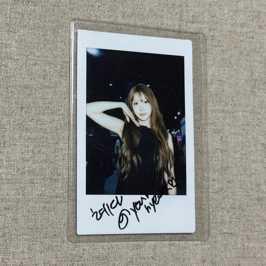 [BUNJANG] Hyeda Signed Polaroid / 혜다 친필 싸인 폴라 260828 싸폴