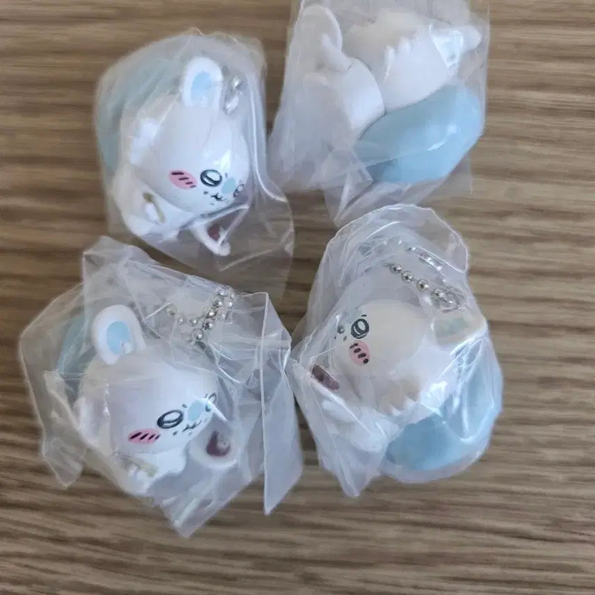 [BUNJANG] Chiikawa Tabemono Momonga Keychain / 치이카와 타베모노 모몽가 키링