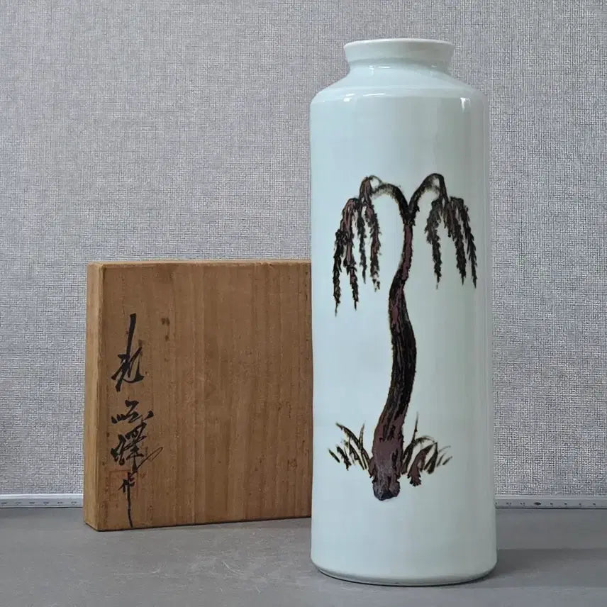 [BUNJANG] Doam Ji Suneung White Porcelain Iron-Painted Willow Pattern Vase / 도암 지순탁 백자 철화 양류문 통형병