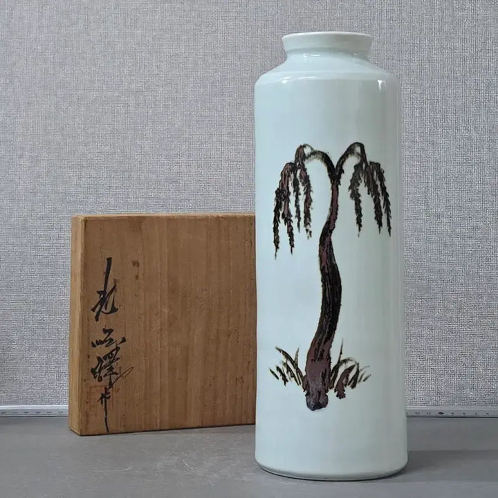 [BUNJANG] Doam Ji Suneung White Porcelain Iron-Painted Willow Pattern Vase / 도암 지순탁 백자 철화 양류문 통형병