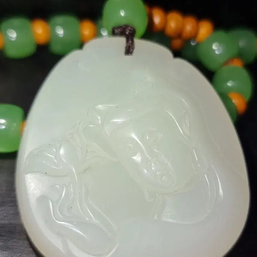 [BUNJANG] White Jade Buddha Statue Holding Lotus Flower / 연꽃을 든 부처님 백옥 불상