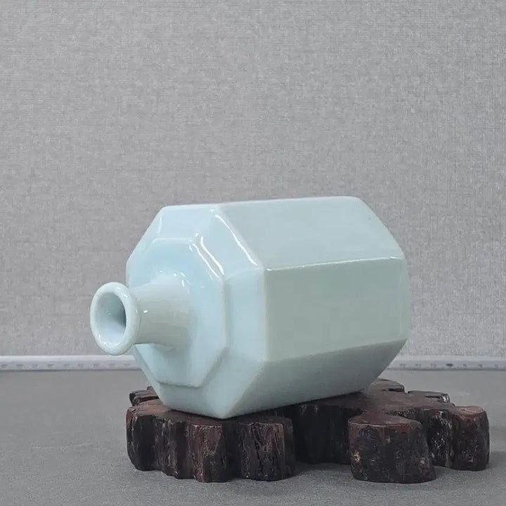 [BUNJANG] Hosan Andong-oh White Porcelain Octagonal Vase / 호산 안동오 백자 팔각 통형 병
