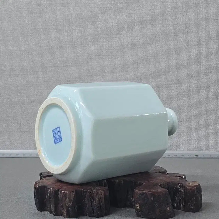 [BUNJANG] Hosan Andong-oh White Porcelain Octagonal Vase / 호산 안동오 백자 팔각 통형 병