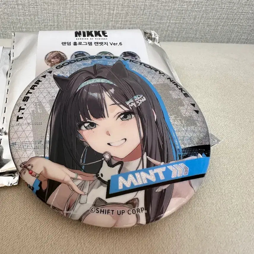 [BUNJANG] NİKE Random Hologram Can Badge (Mint) / 니케 랜덤 홀로그램 캔뱃지 (민트)