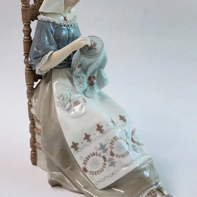 [BUNJANG] Lladró Embroiderer Figurine (Large, 28cm, Discontinued) / [단종/초민트급] 스페인 명품 야드로 &