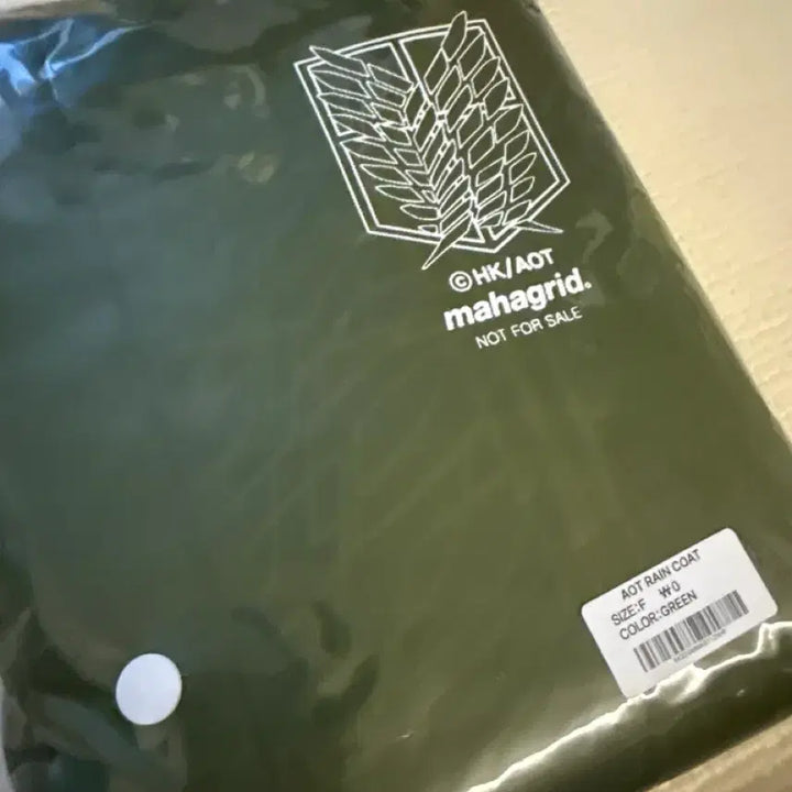 [BUNJANG] Attack on Titan x Mahrgried Collaboration Raincoat (Unsealed) / 진격의거인 x 마하그리드 콜라보 우비 미개봉