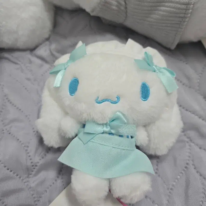 [BUNJANG] Cinnamoroll Maid Diner Plush Doll / 시나모롤 메이드 다이너 인형