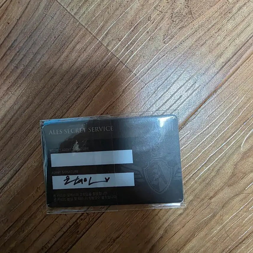 [BUNJANG] Won Tae Min Spy Agent Card with Autograph / 원태민 스파이 요원카드(뒷면에 싸인)양도 합니다.