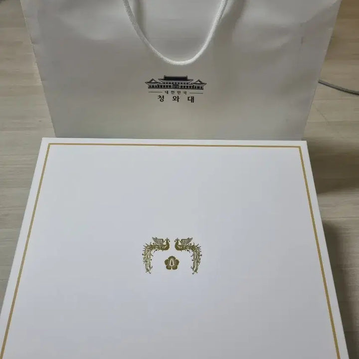 [BUNJANG] Lee Jae-myung Presidential Commemorative Tableware Set / 청와대  이재명 대통령 기념품 세트