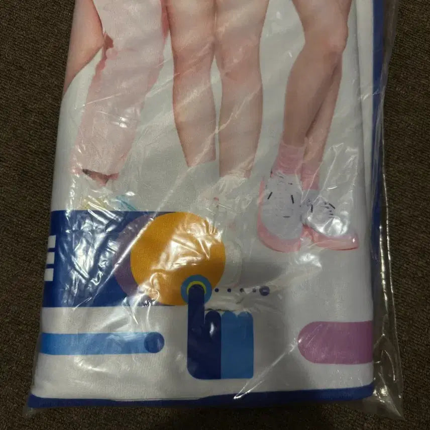 [BUNJANG] IZ*ONE 2020 KCON:TACT MD Knee Blanket / 아이즈원 2020 KCON TACT MD KNEE BLANKET