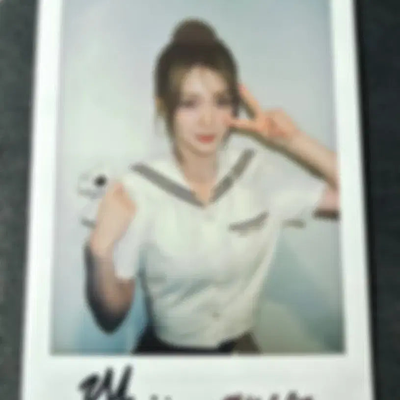 [BUNJANG] tripleS Gong Yu Bin Signed Polaroid / tripleS 트리플에스 250808 공유빈 싸인 폴라로이드