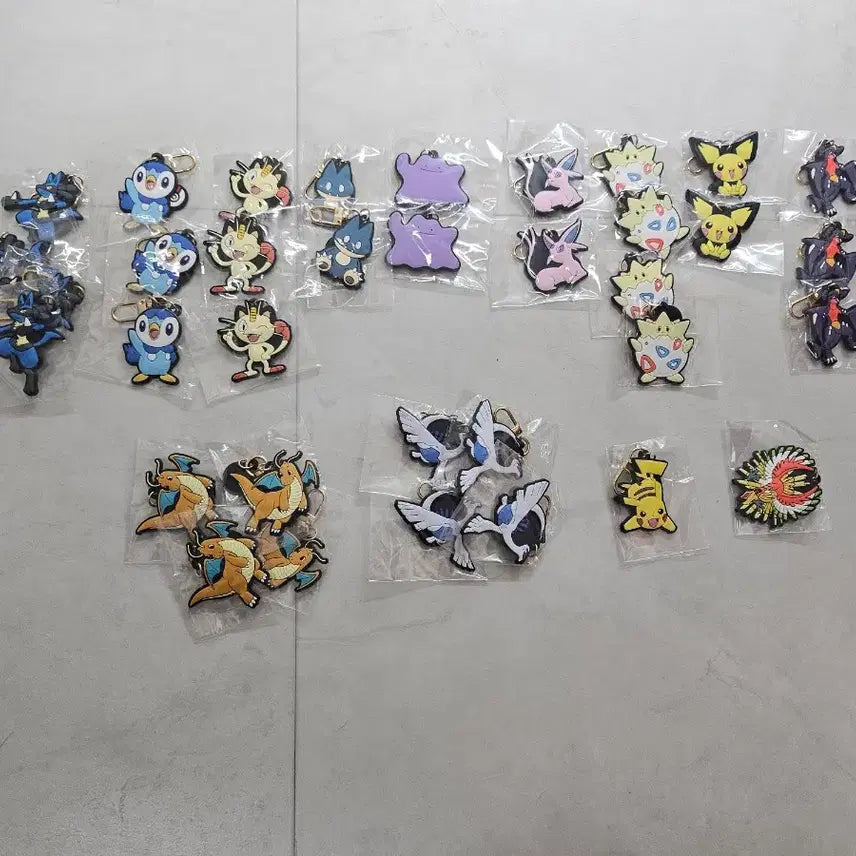 [BUNJANG] Pokemon Artwork &amp; 30th Anniversary Stickers Collection / 포켓몬 아트워크와  30주년 띠부씰 말차 계산기 판매,  포켓몬 키링과 포켓몬 스티커 사은품