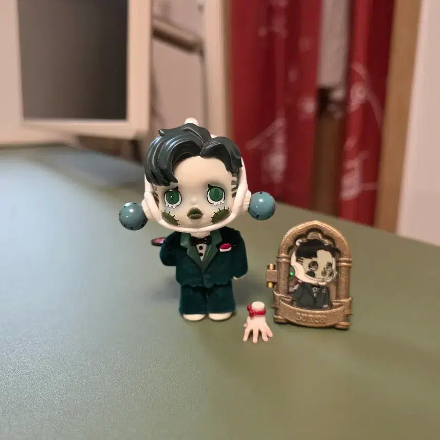 [BUNJANG] Pop Mart Skullpanda Adams Family Lurch / 팝마트 스컬판다 아담스패밀리 러치 판매합니다!