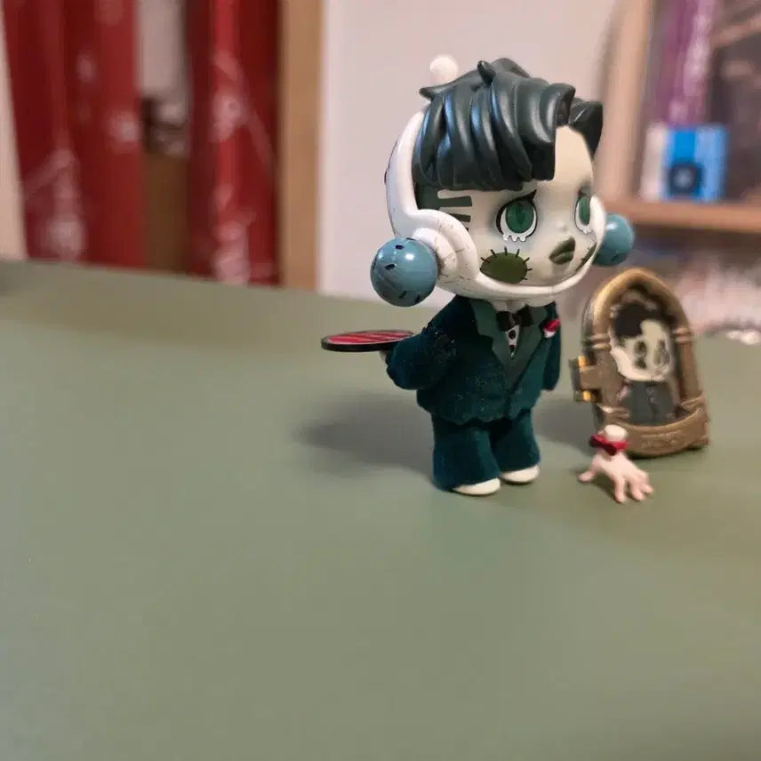[BUNJANG] Pop Mart Skullpanda Adams Family Lurch / 팝마트 스컬판다 아담스패밀리 러치 판매합니다!