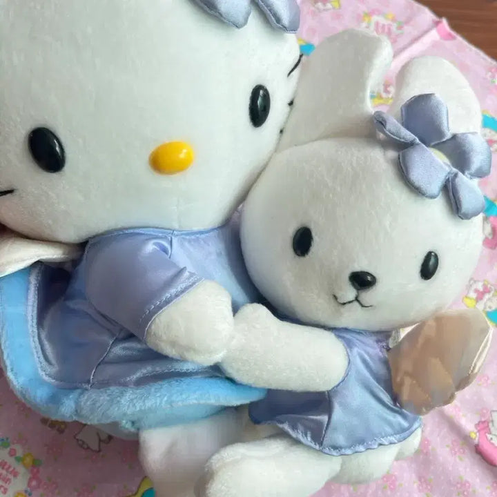 [BUNJANG] Classic Angel Kitty Hug Doll / 고전 엔젤 키티 허그 인형