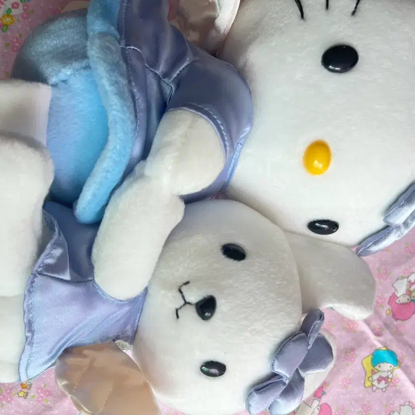 [BUNJANG] Classic Angel Kitty Hug Doll / 고전 엔젤 키티 허그 인형