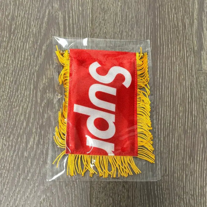 [BUNJANG] Supreme 26 FW Pre-Gift Mini Flag / 슈프림 26 FW 프리기프트 미니 플래그