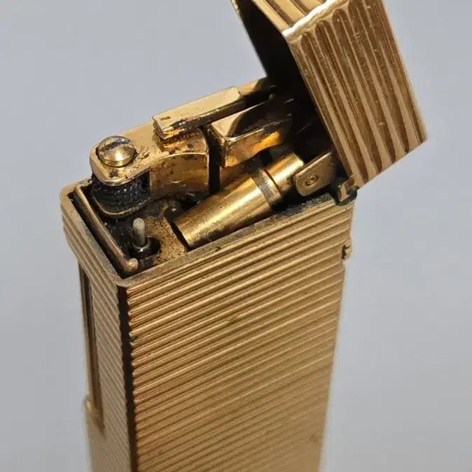 [BUNJANG] Dunhill Gold Lighter with Vertical Stripe Pattern / 던힐 금장 라이터