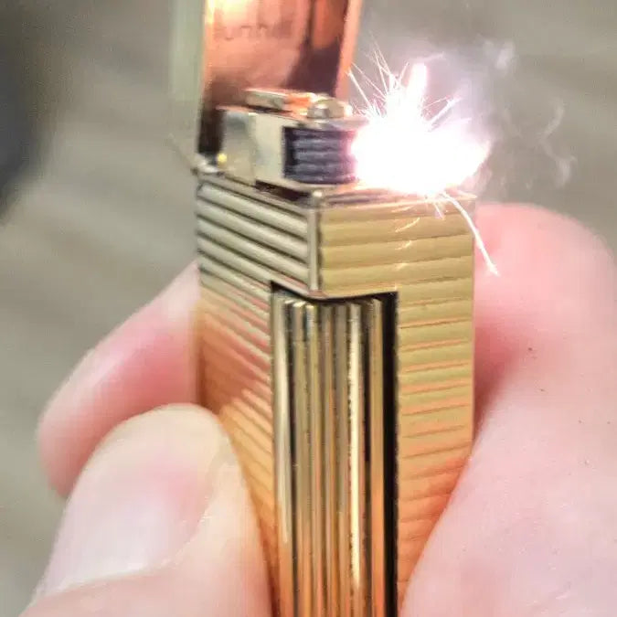 [BUNJANG] Dunhill Gold Lighter with Vertical Stripe Pattern / 던힐 금장 라이터