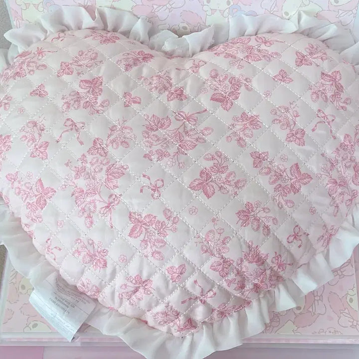 [BUNJANG] My Melody "Shiroichigo" Heart Cushion / 마이멜로디 시로이치고 하트쿠션 (하자있어서 가격낮음)