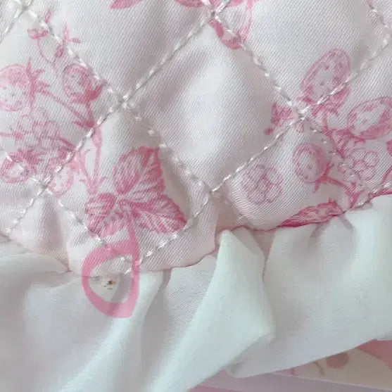 [BUNJANG] My Melody "Shiroichigo" Heart Cushion / 마이멜로디 시로이치고 하트쿠션 (하자있어서 가격낮음)