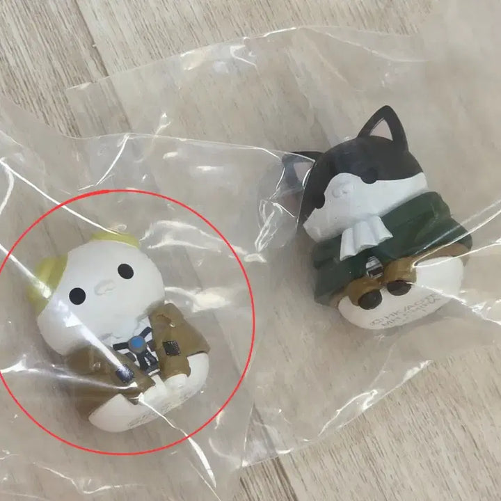 [BUNJANG] Attack on Titan/Shingeki no Kyojin Mega Cat/Cat Figure: Erwin Smith (Sealed) / [미개봉] 진격의 거인/진격거 메가캣/고양이 피규어 : 엘빈 스미스