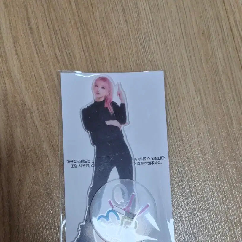 [BUNJANG] CRACK x QWER Collaboration Acrylic Stand (Magenta) / 크랙 qwer 콜라보 아크릴 스탠드 (마젠타)