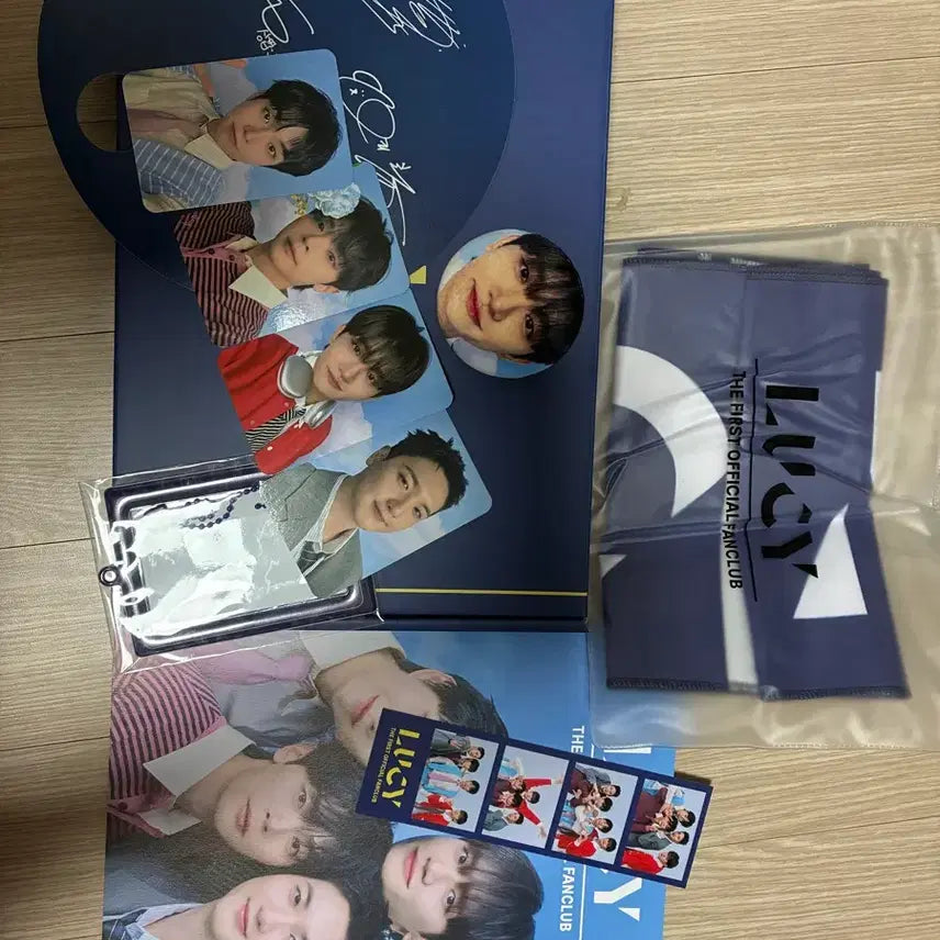 [BUNJANG] Lucy Official Fanclub 1st Generation Kit / 루시 팬클럽 키트 판매합니다!!